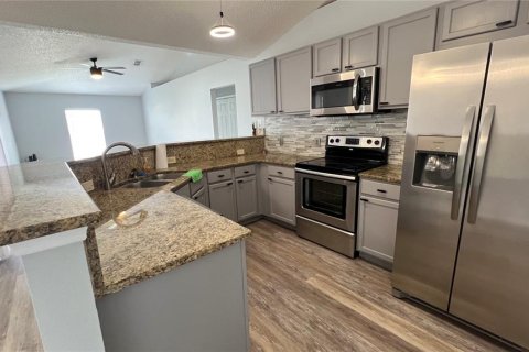 House in Kissimmee, Florida 4 bedrooms, 142.6 sq.m. № 2101320 - photo 12