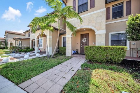 Townhouse in Hialeah, Florida 3 bedrooms, 131.18 sq.m. № 2243398