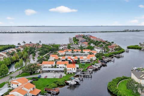 Copropriété à vendre à Tampa, Floride: 2 chambres, 153.29 m2 № 1919889 - photo 1