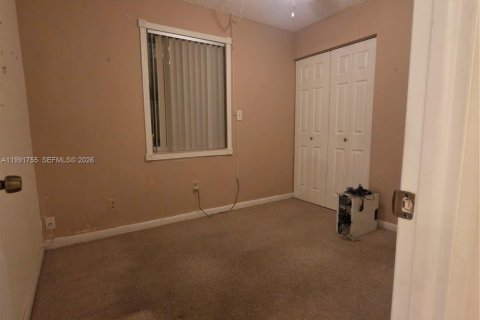 House in Miami, Florida 4 bedrooms, 123.56 sq.m. № 2060590 - photo 11