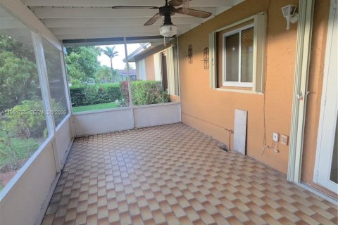 House in Miami, Florida 4 bedrooms, 123.56 sq.m. № 2060590 - photo 6