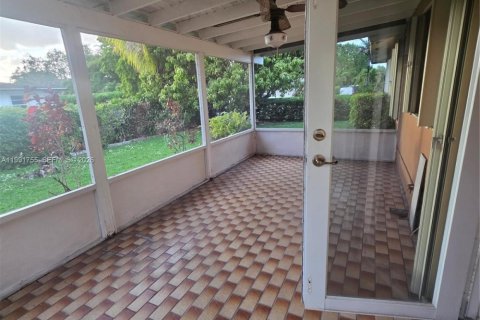 House in Miami, Florida 4 bedrooms, 123.56 sq.m. № 2060590 - photo 5