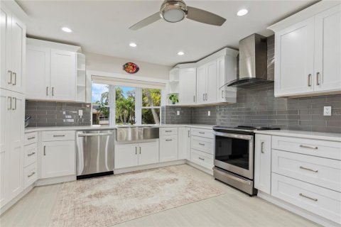 Villa ou maison à vendre à Indian Rocks Beach, Floride: 3 chambres, 207.17 m2 № 2419727 - photo 8