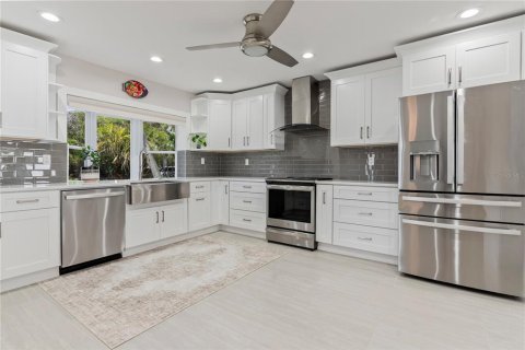 Villa ou maison à vendre à Indian Rocks Beach, Floride: 3 chambres, 207.17 m2 № 2419727 - photo 6