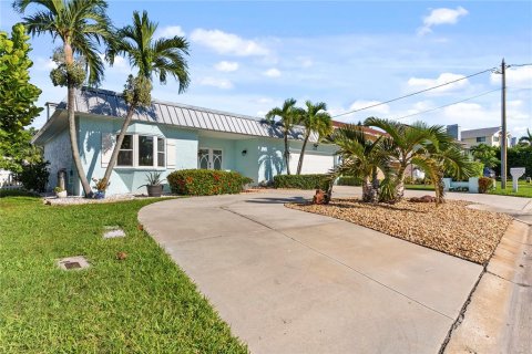 Villa ou maison à vendre à Indian Rocks Beach, Floride: 3 chambres, 207.17 m2 № 2419727 - photo 3