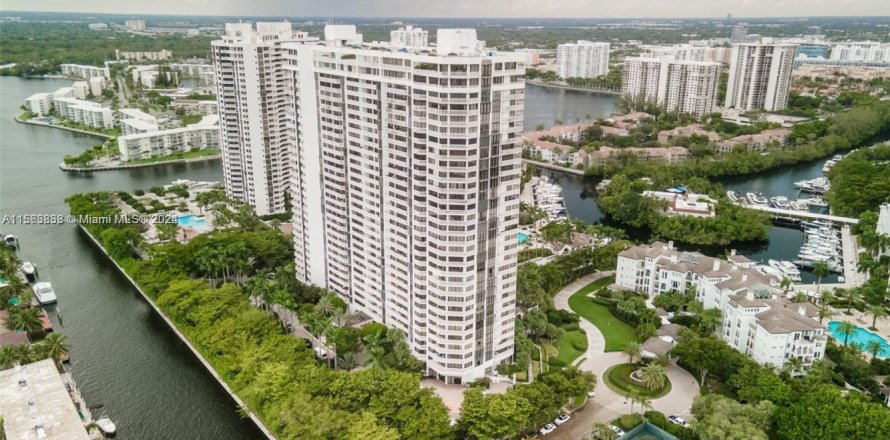 Condominio en Aventura, Florida, 2 dormitorios  № 1868168