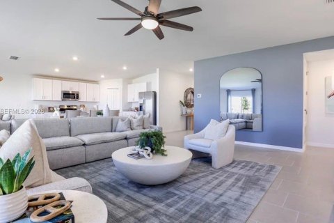 Villa ou maison à louer à Lehigh Acres, Floride: 4 chambres, 204.85 m2 № 2080118 - photo 8