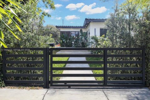 Villa ou maison à vendre à Miami, Floride: 3 chambres, 115.57 m2 № 2067745 - photo 17