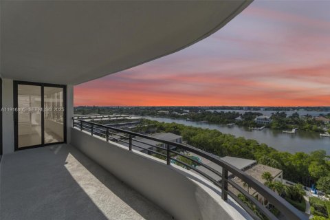 Copropriété à louer à South Palm Beach, Floride: 2 chambres, 143.16 m2 № 1976643 - photo 1