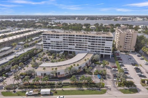 Copropriété à louer à South Palm Beach, Floride: 2 chambres, 143.16 m2 № 1976643 - photo 3