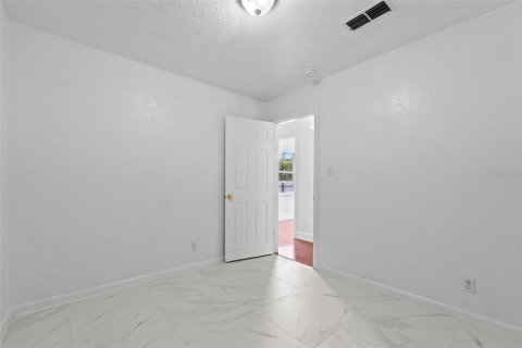 House in Tampa, Florida 4 bedrooms, 115.38 sq.m. № 1873560 - photo 28