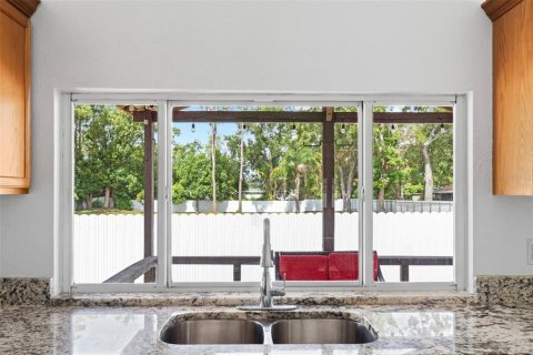 House in Tampa, Florida 4 bedrooms, 115.38 sq.m. № 1873560 - photo 24