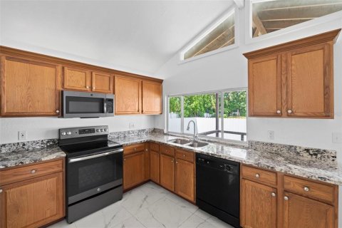 House in Tampa, Florida 4 bedrooms, 115.38 sq.m. № 1873560 - photo 23