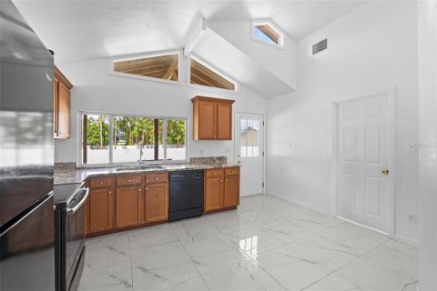 House in Tampa, Florida 4 bedrooms, 115.38 sq.m. № 1873560 - photo 21