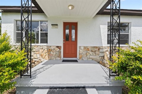 House in Tampa, Florida 4 bedrooms, 115.38 sq.m. № 1873560 - photo 4