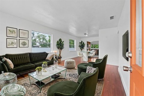 House in Tampa, Florida 4 bedrooms, 115.38 sq.m. № 1873560 - photo 6