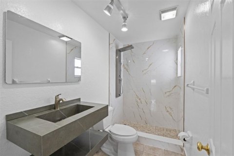 House in Tampa, Florida 4 bedrooms, 115.38 sq.m. № 1873560 - photo 30