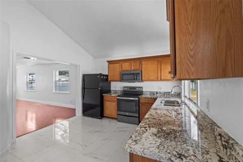 House in Tampa, Florida 4 bedrooms, 115.38 sq.m. № 1873560 - photo 25