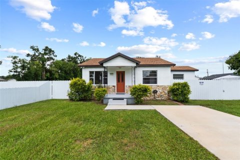 House in Tampa, Florida 4 bedrooms, 115.38 sq.m. № 1873560 - photo 1