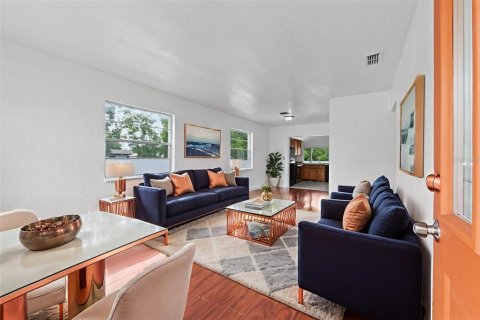 House in Tampa, Florida 4 bedrooms, 115.38 sq.m. № 1873560 - photo 7