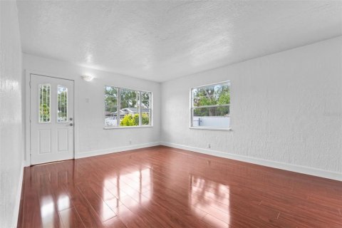 House in Tampa, Florida 4 bedrooms, 115.38 sq.m. № 1873560 - photo 10