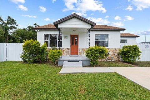House in Tampa, Florida 4 bedrooms, 115.38 sq.m. № 1873560 - photo 3