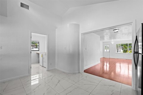 House in Tampa, Florida 4 bedrooms, 115.38 sq.m. № 1873560 - photo 18