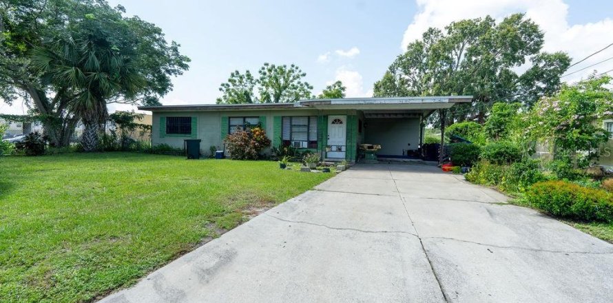 House in Orlando, Florida 3 bedrooms, 107.77 sq.m. № 1858026