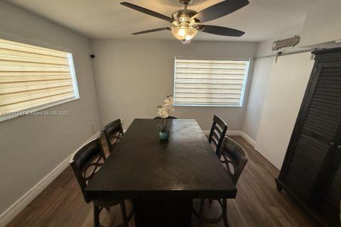 Villa ou maison à vendre à Palmetto Bay, Floride: 4 chambres, 159.05 m2 № 1738610 - photo 21