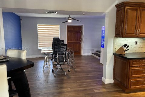 Villa ou maison à vendre à Palmetto Bay, Floride: 4 chambres, 159.05 m2 № 1738610 - photo 17