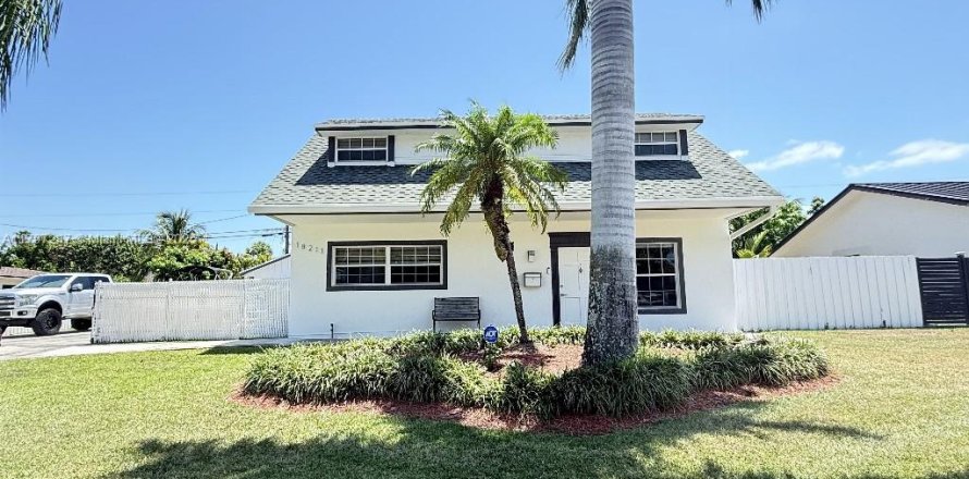 Villa ou maison à Palmetto Bay, Floride 4 chambres, 159.05 m2 № 1738610