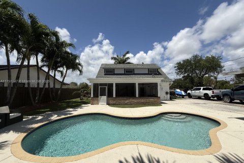 Villa ou maison à vendre à Palmetto Bay, Floride: 4 chambres, 159.05 m2 № 1738610 - photo 4