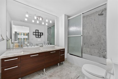 Condo in Miami, Florida, 1 bedroom  № 2076441 - photo 14
