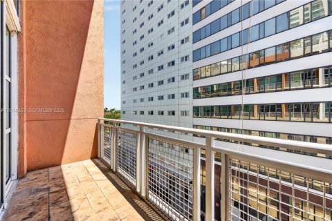 Condo in Miami, Florida, 1 bedroom  № 2076441 - photo 15