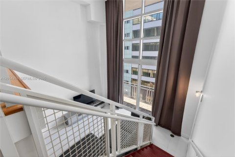 Condo in Miami, Florida, 1 bedroom  № 2076441 - photo 10