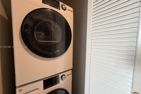 Снять в аренду кондоминиум в Майами, Флорида 2 спальни, № 2007192 - фото 13