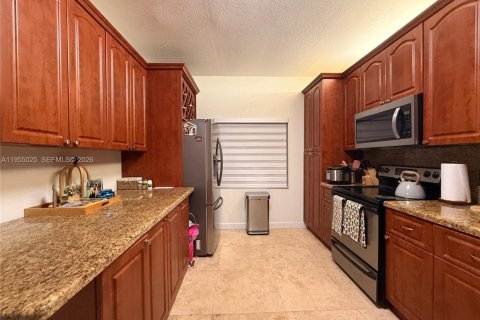 Villa ou maison à louer à Pembroke Pines, Floride: 3 chambres, 137.03 m2 № 2010940 - photo 6