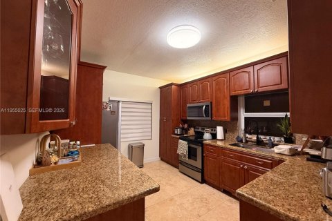 Villa ou maison à louer à Pembroke Pines, Floride: 3 chambres, 137.03 m2 № 2010940 - photo 4