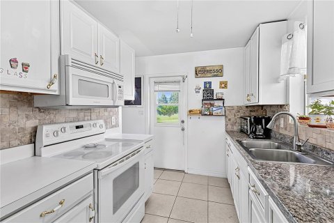 Villa ou maison à vendre à Port Charlotte, Floride: 3 chambres, 86.58 m2 № 2388182 - photo 6