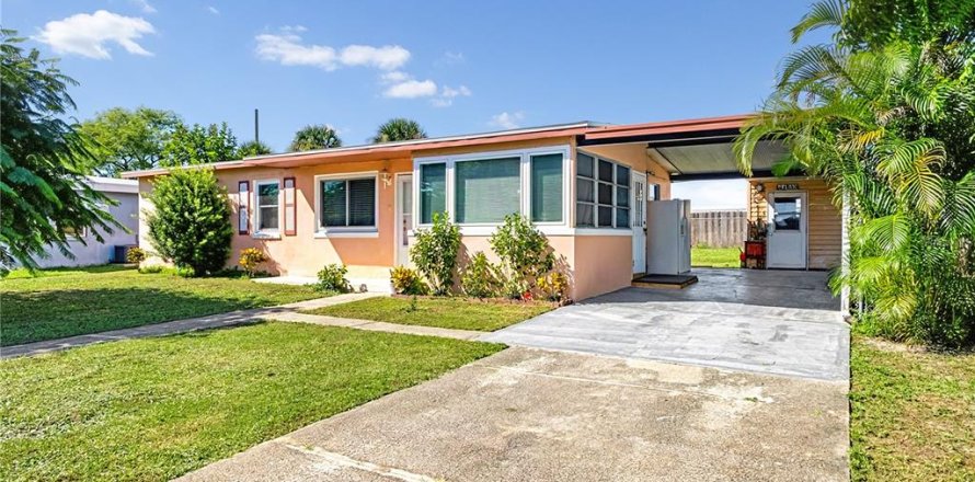 Villa ou maison à Port Charlotte, Floride 3 chambres, 86.58 m2 № 2388182