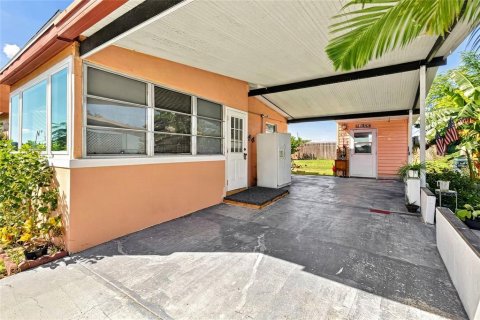 Villa ou maison à vendre à Port Charlotte, Floride: 3 chambres, 86.58 m2 № 2388182 - photo 4