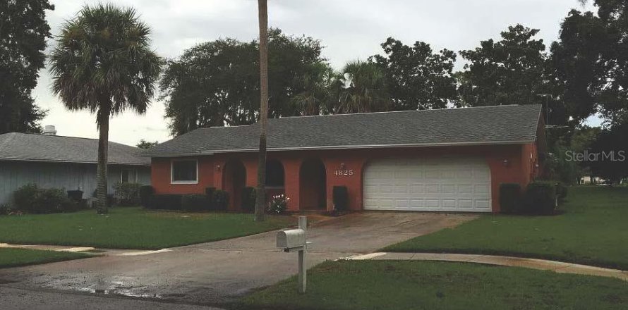 Villa ou maison à Titusville, Floride 4 chambres, 157.1 m2 № 2403143