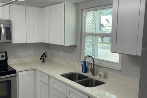 Townhouse in Oldsmar, Florida 2 bedrooms, 120.4 sq.m. № 2221501 - photo 8