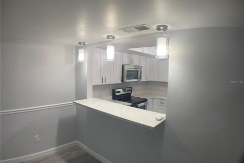Townhouse in Oldsmar, Florida 2 bedrooms, 120.4 sq.m. № 2221501 - photo 6