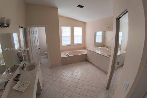 Casa en venta en Pembroke Pines, Florida, 4 dormitorios, 310.94 m2 № 1781686 - foto 13