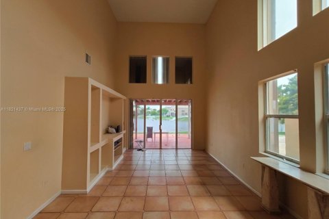 Casa en venta en Pembroke Pines, Florida, 4 dormitorios, 310.94 m2 № 1781686 - foto 5