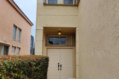 Casa en venta en Pembroke Pines, Florida, 4 dormitorios, 310.94 m2 № 1781686 - foto 2