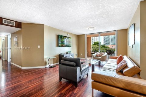 Снять в аренду кондоминиум в Авентура, Флорида 2 спальни, 102.19м2, № 1991500 - фото 4