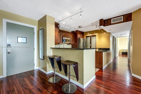 Снять в аренду кондоминиум в Авентура, Флорида 2 спальни, 102.19м2, № 1991500 - фото 2