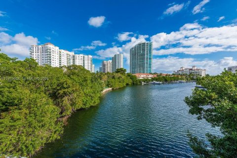 Снять в аренду кондоминиум в Авентура, Флорида 2 спальни, 102.19м2, № 1991500 - фото 22